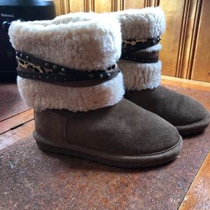 Bear paw ladies size 6 boots
